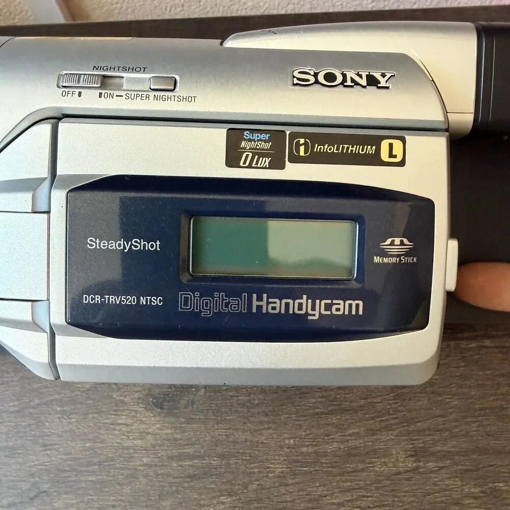 Sony Handycam DCR-TRV520 Digital8 Camcorder Plays Hi8 8mm Transfer Bundle